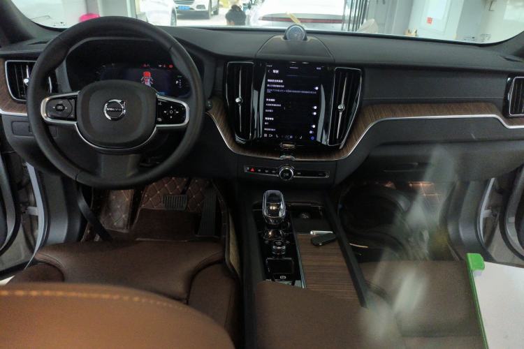 Used Volvo XC60 New Energy 2023 T8 Plug-in Hybrid Long-Range All-Wheel Drive Smart Luxury Edition Center Console