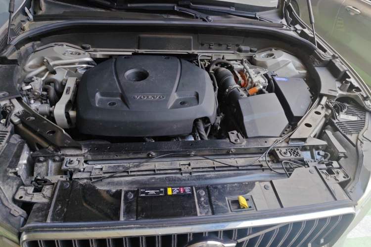 Used Volvo XC60 New Energy 2023 T8 Plug-in Hybrid Long-Range All-Wheel Drive Smart Luxury Edition Engine Bay