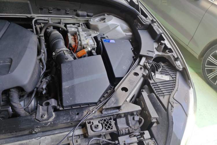 Used Volvo XC60 New Energy 2023 T8 Plug-in Hybrid Long-Range All-Wheel Drive Smart Luxury Edition Engine Bay Left