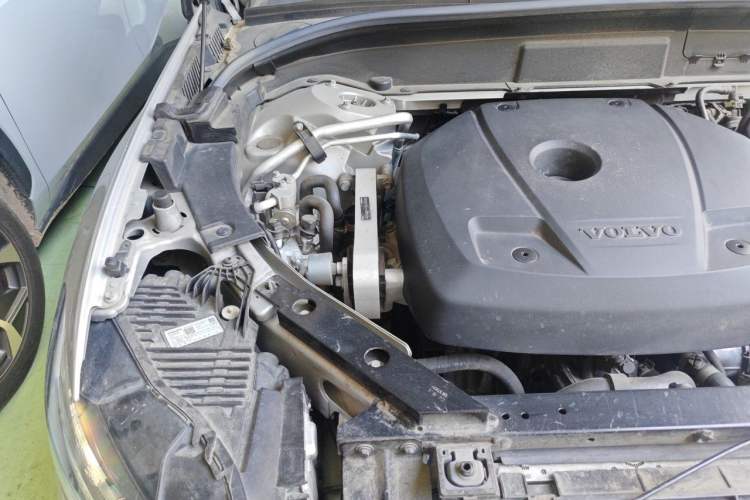 Used Volvo XC60 New Energy 2023 T8 Plug-in Hybrid Long-Range All-Wheel Drive Smart Luxury Edition Engine Bay Right