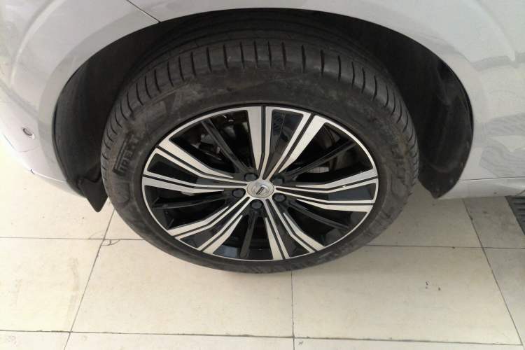 Used Volvo XC60 New Energy 2023 T8 Plug-in Hybrid Long-Range All-Wheel Drive Smart Luxury Edition Exterior 4