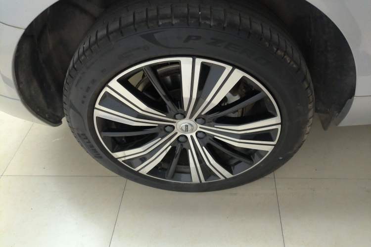 Used Volvo XC60 New Energy 2023 T8 Plug-in Hybrid Long-Range All-Wheel Drive Smart Luxury Edition Exterior 5