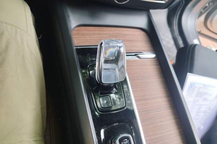 Used Volvo XC60 New Energy 2023 T8 Plug-in Hybrid Long-Range All-Wheel Drive Smart & Luxurious Enjoyment Edition Gear Lever