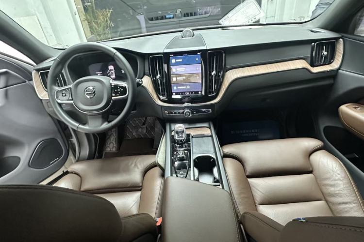 Used Volvo XC60 New Energy 2023 T8 Plug-in Hybrid Long-Range All-Wheel Drive Smart Luxury Edition Interior 1