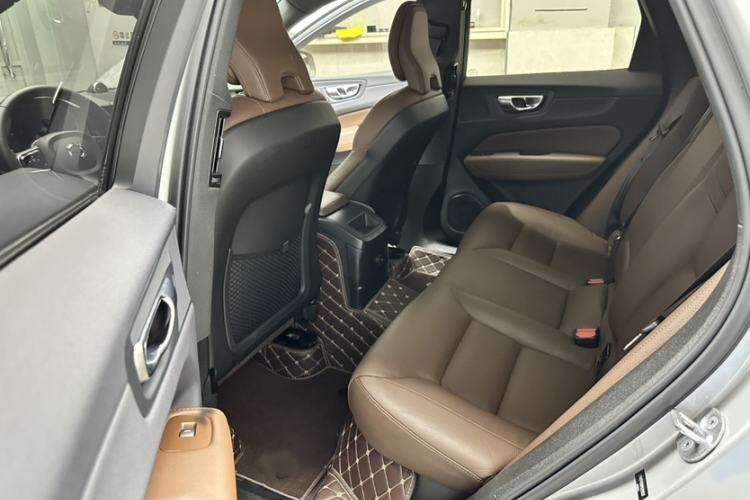 Used Volvo XC60 New Energy 2023 T8 Plug-in Hybrid Long-Range All-Wheel Drive Smart Luxury Edition Interior 12