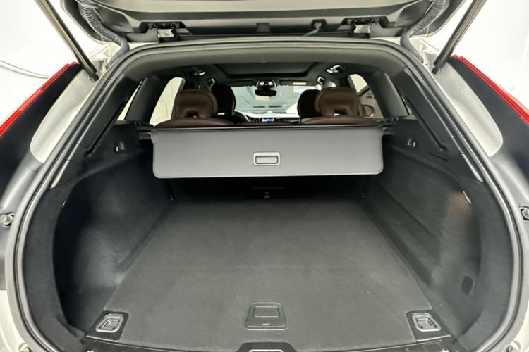 Used Volvo XC60 New Energy 2023 T8 Plug-in Hybrid Long-Range All-Wheel Drive Smart Luxury Edition Interior 13