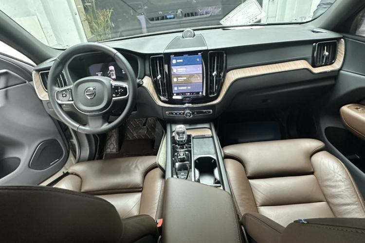 Used Volvo XC60 New Energy 2023 T8 Plug-in Hybrid Long-Range All-Wheel Drive Smart Luxury Edition Interior 15