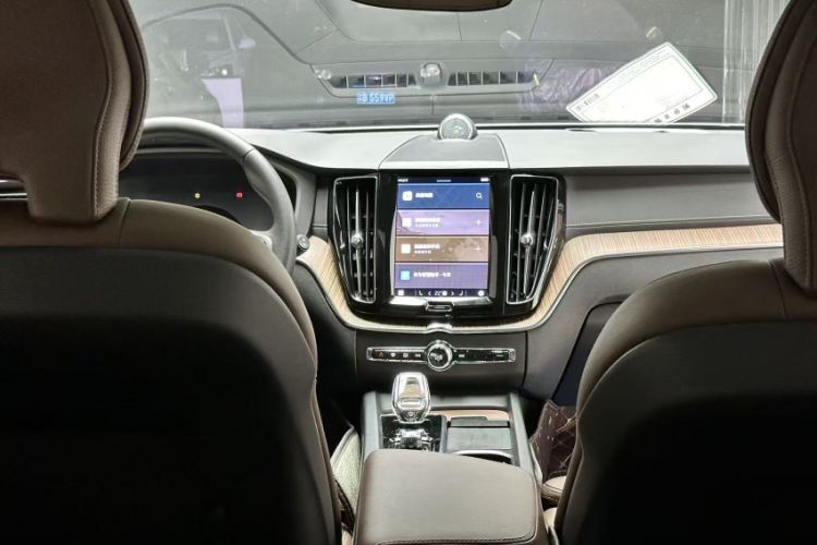 Used Volvo XC60 New Energy 2023 T8 Plug-in Hybrid Long-Range All-Wheel Drive Smart Luxury Edition Interior 2