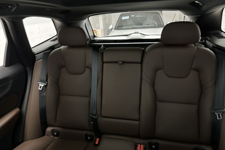Used Volvo XC60 New Energy 2023 T8 Plug-in Hybrid Long-Range All-Wheel Drive Smart Luxury Edition Interior 3