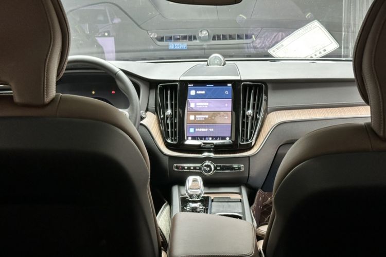 Used Volvo XC60 New Energy 2023 T8 Plug-in Hybrid Long-Range All-Wheel Drive Smart Luxury Edition Interior 4