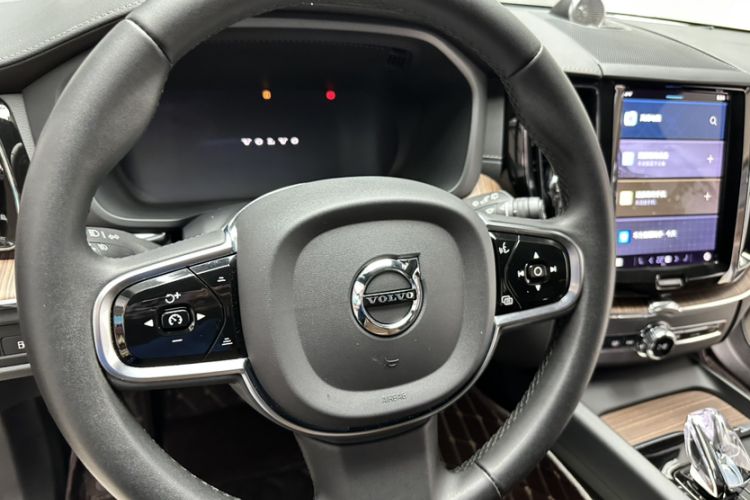 Used Volvo XC60 New Energy 2023 T8 Plug-in Hybrid Long-Range All-Wheel Drive Smart Luxury Edition Interior 6