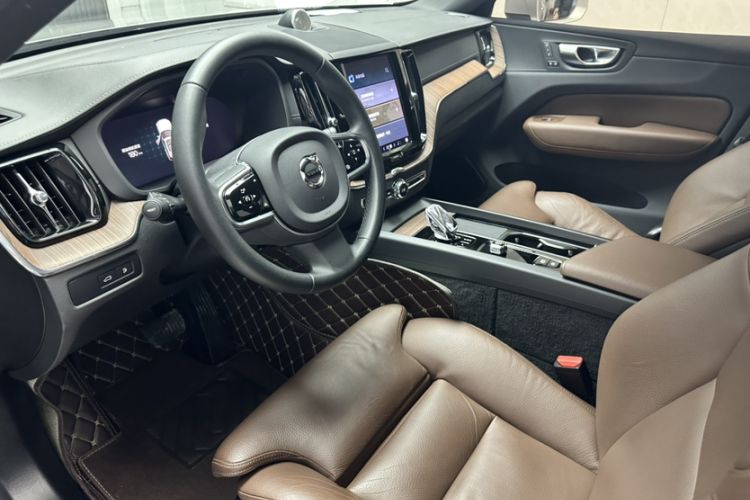 Used Volvo XC60 New Energy 2023 T8 Plug-in Hybrid Long-Range All-Wheel Drive Smart Luxury Edition Interior 7