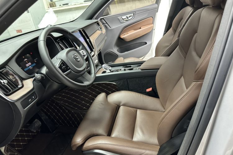 Used Volvo XC60 New Energy 2023 T8 Plug-in Hybrid Long-Range All-Wheel Drive Smart Luxury Edition Interior 8
