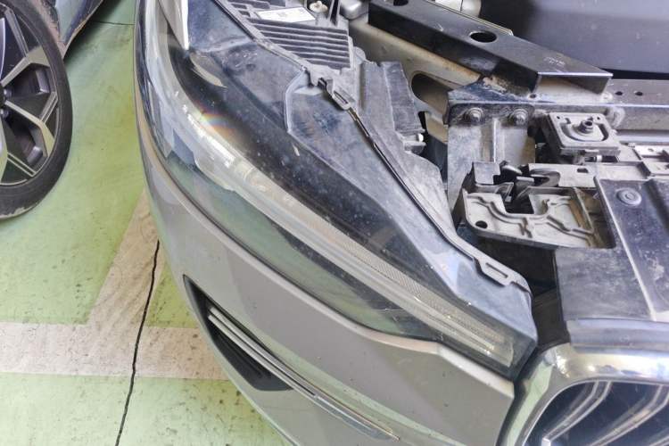 Used Volvo XC60 New Energy 2023 T8 Plug-in Hybrid Long-Range All-Wheel Drive Smart Luxury Edition Right Front Headlight