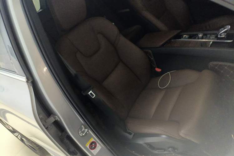Used Volvo XC60 New Energy 2023 T8 Plug-in Hybrid Long-Range All-Wheel Drive Smart Luxury Edition Right Front Seat