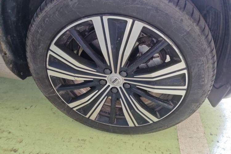 Used Volvo XC60 New Energy 2023 T8 Plug-in Hybrid Long-Range All-Wheel Drive Smart Luxury Edition Right Front Wheel Hub