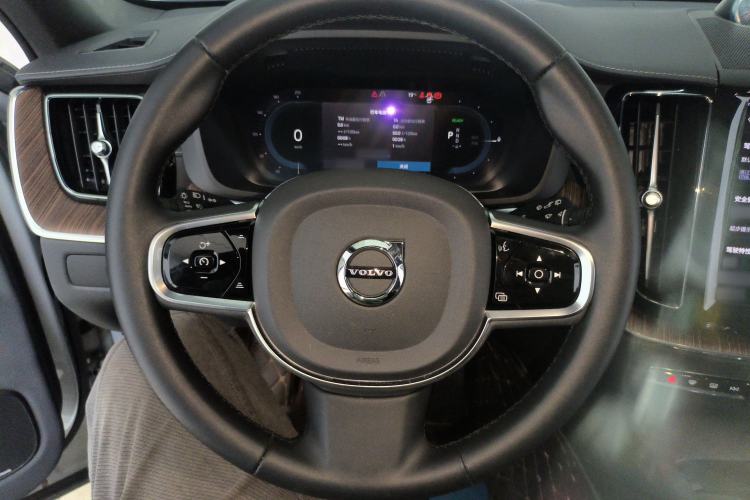 Used Volvo XC60 New Energy 2023 T8 Plug-in Hybrid Long-Range All-Wheel Drive Smart Luxury Edition Steering Wheel