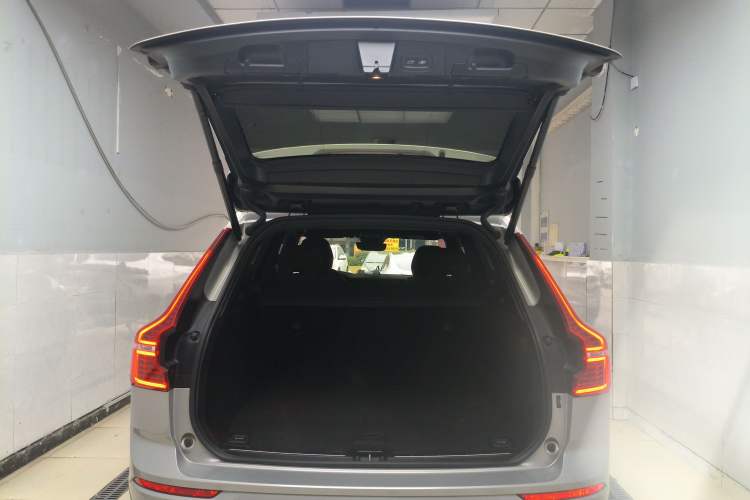 Used Volvo XC60 New Energy 2023 T8 Plug-in Hybrid Long-Range All-Wheel Drive Smart Luxury Edition Trunk