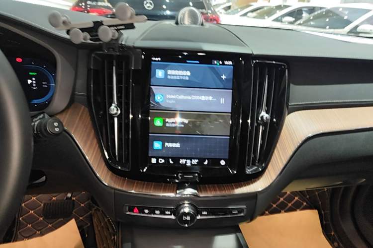 Used Volvo XC60 New Energy 2023 T8 Plug-in Hybrid Long-Range All-Wheel Drive Smart Luxury Edition Audio And AC Panel
