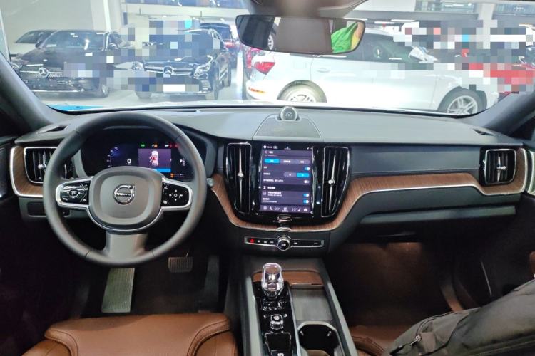 Used Volvo XC60 New Energy 2023 T8 Plug-in Hybrid Long-Range All-Wheel Drive Intelligent Luxury and Enjoyment Edition Center Console