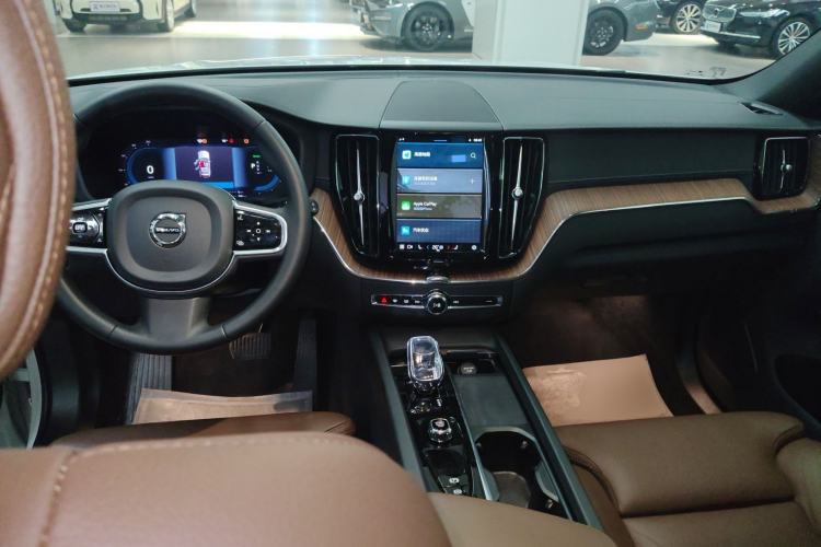 Used Volvo XC60 New Energy 2023 T8 Plug-in Hybrid Long-Range All-Wheel Drive Smart & Luxurious Enjoyment Edition Center Console