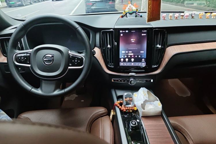 Used Volvo XC60 New Energy 2023 T8 Plug-in Hybrid Long-Range All-Wheel Drive Smart Luxury Edition Center Console