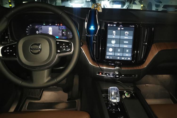 Used Volvo XC60 New Energy 2023 T8 Plug-in Hybrid Long-Range All-Wheel Drive Smart Luxury Edition Center Console