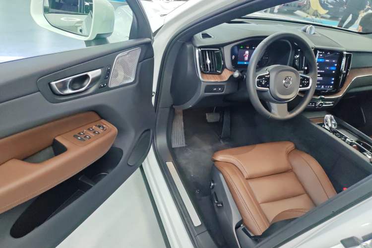 Used Volvo XC60 New Energy 2023 T8 Plug-in Hybrid Long-Range All-Wheel Drive Intelligent Luxury and Enjoyment Edition Driver Seat