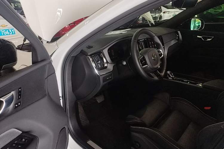 Used Volvo XC60 New Energy 2023 T8 Plug-in Hybrid Long-Range All-Wheel Drive Smart & Sporty Version Driver Seat