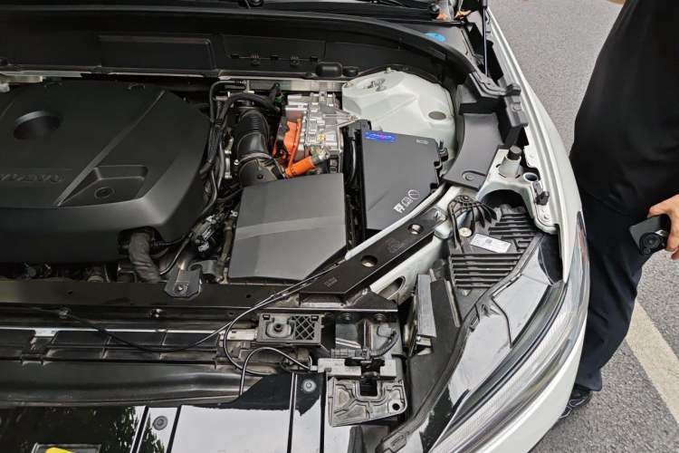 Used Volvo XC60 New Energy 2023 T8 Plug-in Hybrid Long-Range All-Wheel Drive Smart Luxury Edition Engine Bay Left