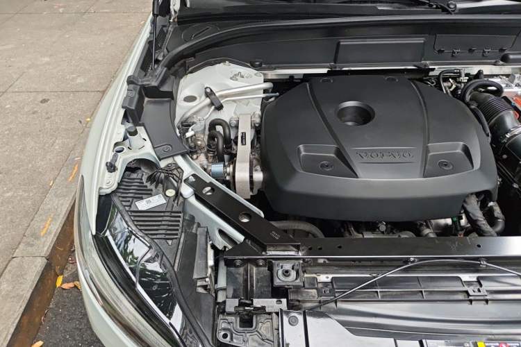 Used Volvo XC60 New Energy 2023 T8 Plug-in Hybrid Long-Range All-Wheel Drive Smart Luxury Edition Engine Bay Right