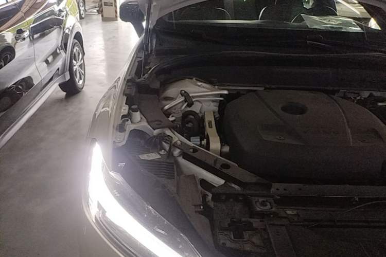 Used Volvo XC60 New Energy 2023 T8 Plug-in Hybrid Long-Range All-Wheel Drive Smart & Sporty Version Engine Bay Right