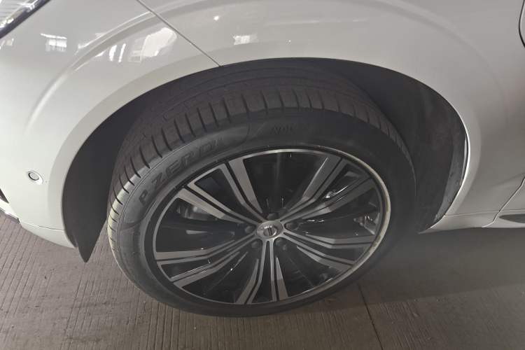 Used Volvo XC60 New Energy 2023 T8 Plug-in Hybrid Long-Range All-Wheel Drive Smart Luxury Edition Exterior 7