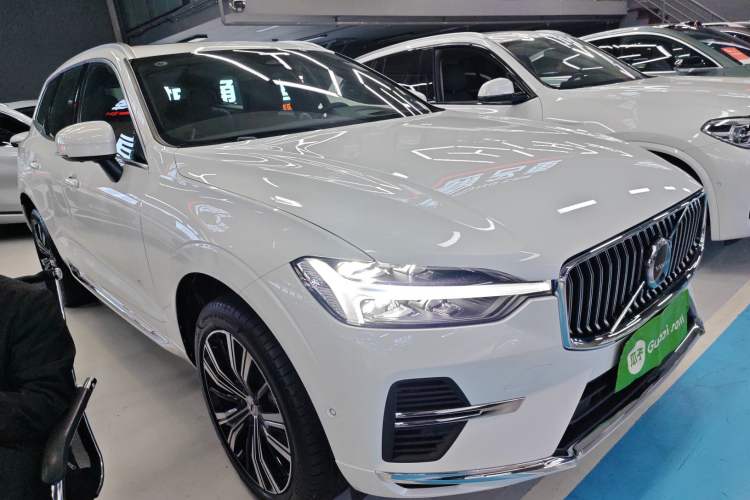 Used Volvo XC60 New Energy 2023 T8 Plug-in Hybrid Long-Range All-Wheel Drive Intelligent Luxury and Enjoyment Edition Front Right 45 Deg