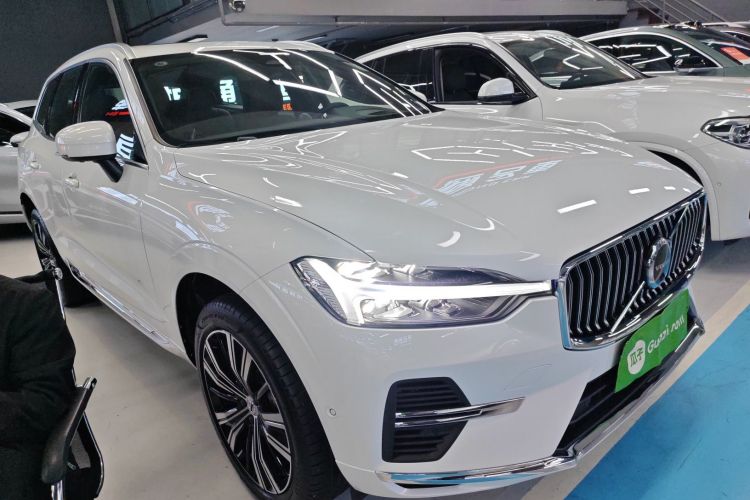 Used Volvo XC60 New Energy 2023 T8 Plug-in Hybrid Long-Range All-Wheel Drive Intelligent Luxury and Enjoyment Edition Front Right 45 Deg