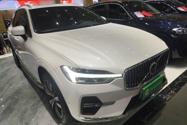 Used Volvo XC60 New Energy 2023 T8 Plug-in Hybrid Long-Range All-Wheel Drive Smart Luxury Edition Front Right 45 Deg