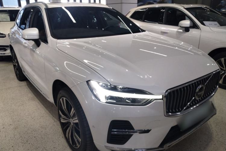 Used Volvo XC60 New Energy 2023 T8 Plug-in Hybrid Long-Range All-Wheel Drive Smart Luxury Edition Front Right 45 Deg