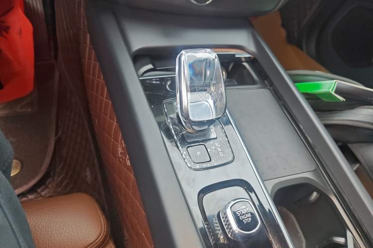 Used Volvo XC60 New Energy 2023 T8 Plug-in Hybrid Long-Range All-Wheel Drive Smart Luxury Edition Gear Lever