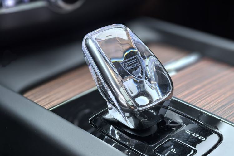 Used Volvo XC60 New Energy 2023 T8 Plug-in Hybrid Long-Range All-Wheel Drive Smart Luxury Edition Gear Lever
