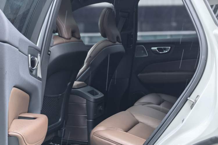 Used Volvo XC60 New Energy 2023 T8 Plug-in Hybrid Long-Range All-Wheel Drive Smart Luxury Edition Interior 2