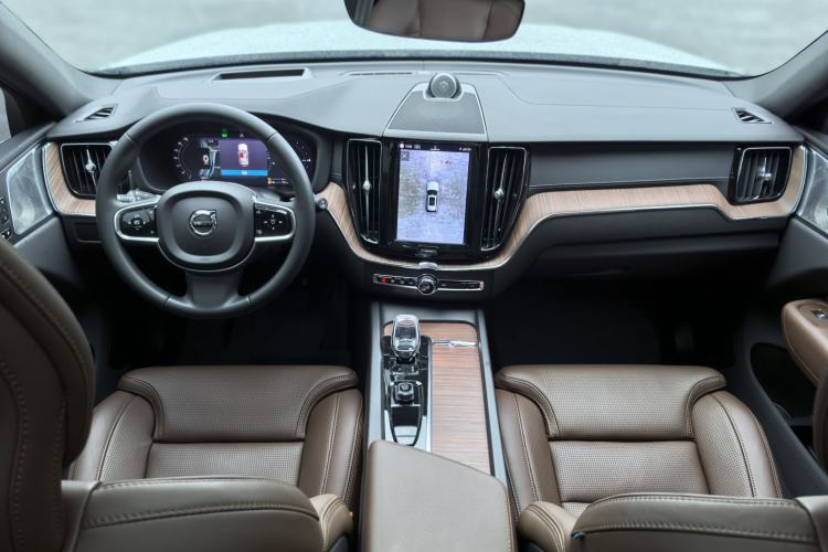 Used Volvo XC60 New Energy 2023 T8 Plug-in Hybrid Long-Range All-Wheel Drive Smart Luxury Edition Interior 3