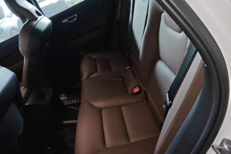 Used Volvo XC60 New Energy 2023 T8 Plug-in Hybrid Long-Range All-Wheel Drive Smart Luxury Edition Interior 4