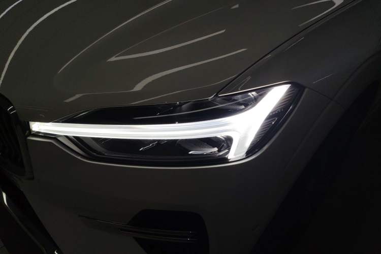Used Volvo XC60 New Energy 2023 T8 Plug-in Hybrid Long-Range All-Wheel Drive Smart & Luxurious Enjoyment Edition Left Front Headlight