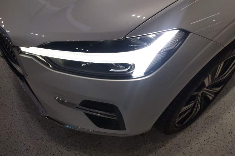 Used Volvo XC60 New Energy 2023 T8 Plug-in Hybrid Long-Range All-Wheel Drive Smart Luxury Edition Left Front Headlight