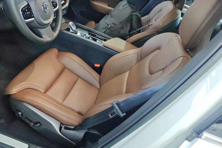 Used Volvo XC60 New Energy 2023 T8 Plug-in Hybrid Long-Range All-Wheel Drive Intelligent Luxury and Enjoyment Edition Left Front Seat