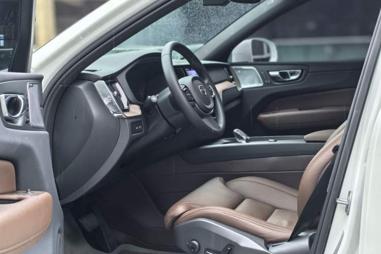 Used Volvo XC60 New Energy 2023 T8 Plug-in Hybrid Long-Range All-Wheel Drive Smart Luxury Edition Left Front Seat