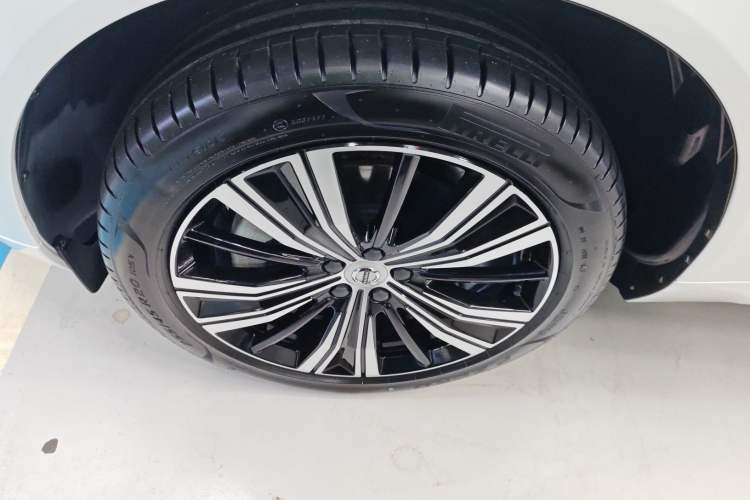 Used Volvo XC60 New Energy 2023 T8 Plug-in Hybrid Long-Range All-Wheel Drive Intelligent Luxury and Enjoyment Edition Left Front Wheel Hub