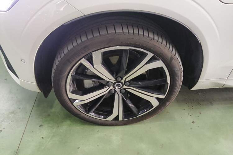 Used Volvo XC60 New Energy 2023 T8 Plug-in Hybrid Long-Range All-Wheel Drive Smart & Sporty Version Left Front Wheel Hub