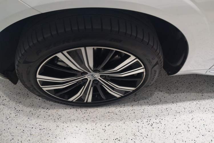 Used Volvo XC60 New Energy 2023 T8 Plug-in Hybrid Long-Range All-Wheel Drive Smart Luxury Edition Left Front Wheel Hub