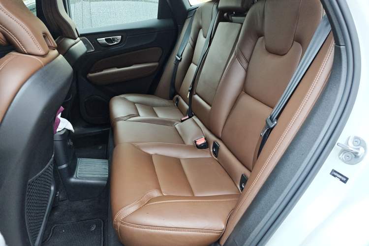 Used Volvo XC60 New Energy 2023 T8 Plug-in Hybrid Long-Range All-Wheel Drive Intelligent Luxury and Enjoyment Edition Left Rear Seat